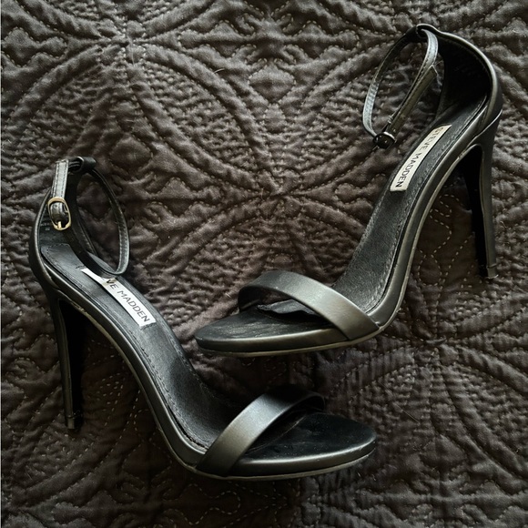 Steve Madden Elegant Black Ankle Strap Heels - Picture 1 of 5